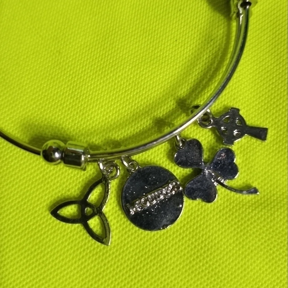 Mcguire's Irish pub wire charm bracelet shamrock cross Celtic silvertone